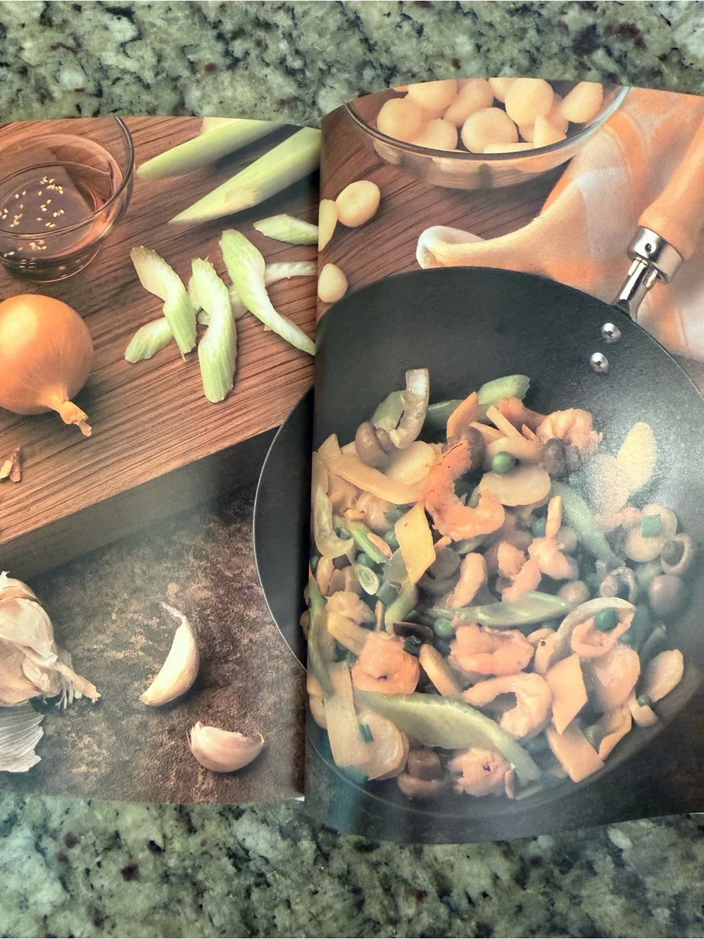 Betty Crocker Fish and Shellfish Recipe Book - Red Spoon Collections